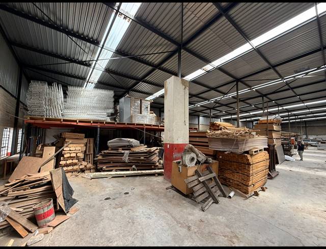 1,100M² WAREHOUSE TO LET IN INDUSTRIA WEST